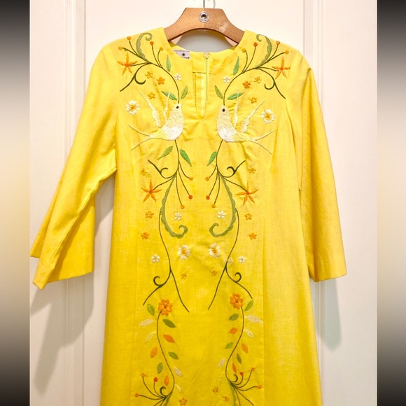 Darling Vintage 🌼🕊️ embroidered daisy dove yellow maxi dress by Emporium - Picture 2 of 14
